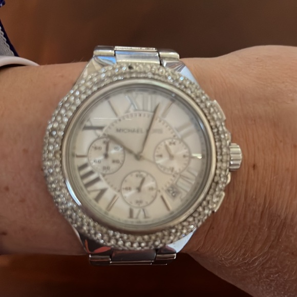 Woman’s Michael Kors Watch - Picture 2 of 7